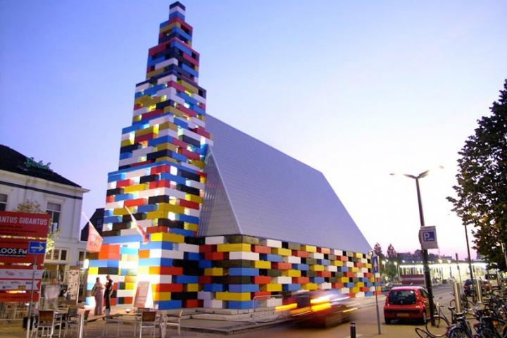 Edificio realizado con bloques Lego