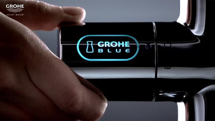 Agua filtrada con la grifer&iacute;a Grohe Blue