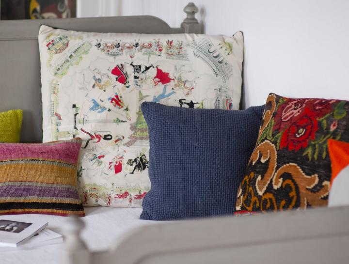 Coj&iacute;n decorativo London Scarf