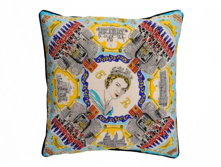 Coj&iacute;n Coronation Scarf with Queen&rsquo;s Head de Covelli Tennant