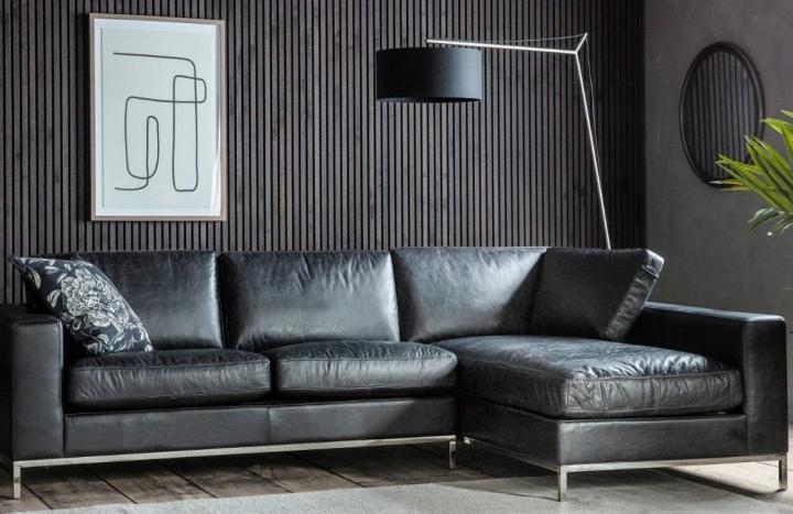 Consejos para decorar un salón con un sofá rinconera