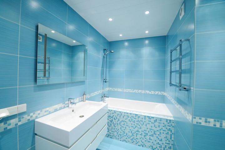 Cuarto de ba&ntilde;o azul fashion