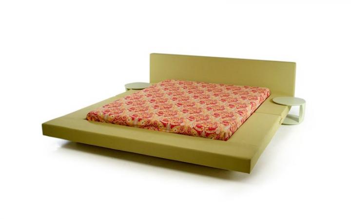 Decoración minimalista: cama Desdemona de la firma Mob