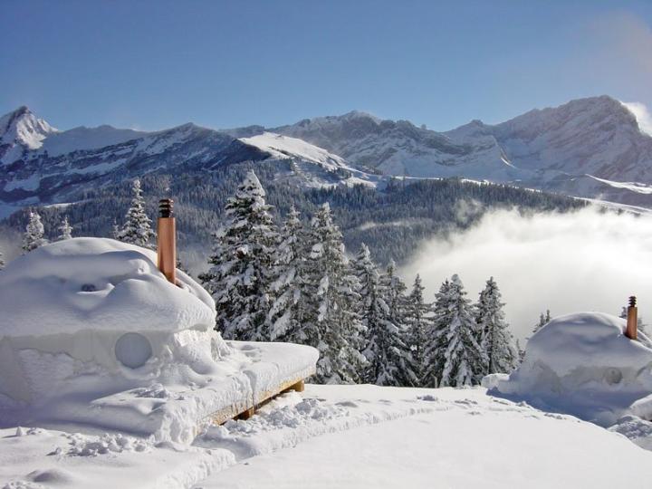 Hotel Whitepod Resort en los Alpes suizos