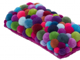 Muebles y accesorios decorativos con pompones de lana
