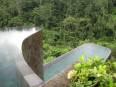 Piscinas infinitas en un hotel de Bali