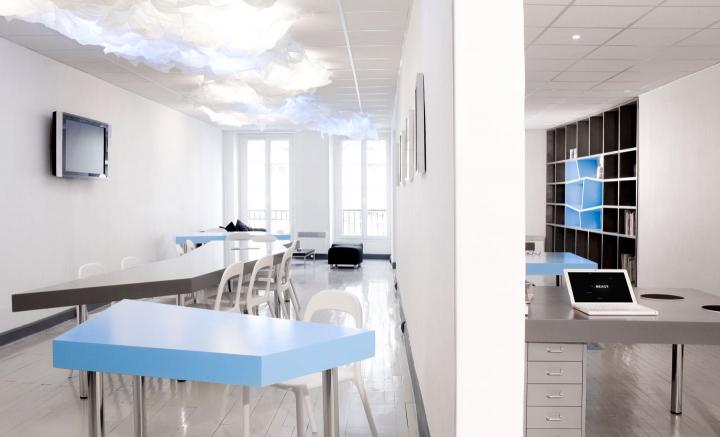 Proyecto de interiorismo de una oficina en azul y gris