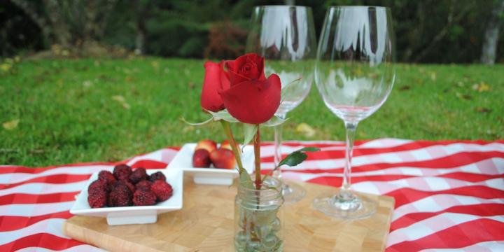 Trucos para decorar una mesa de campo romántica
