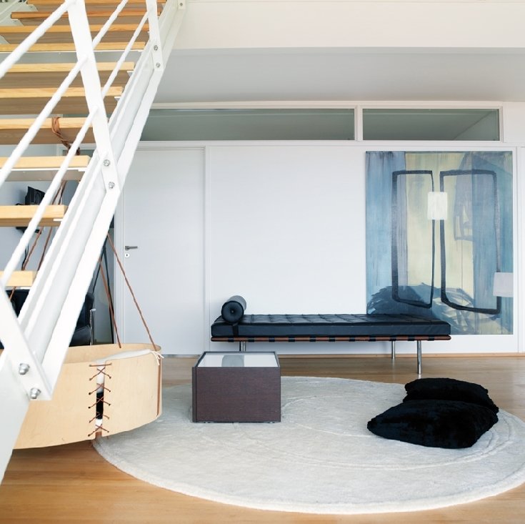 Apartamento loft minimalista en blanco y negro