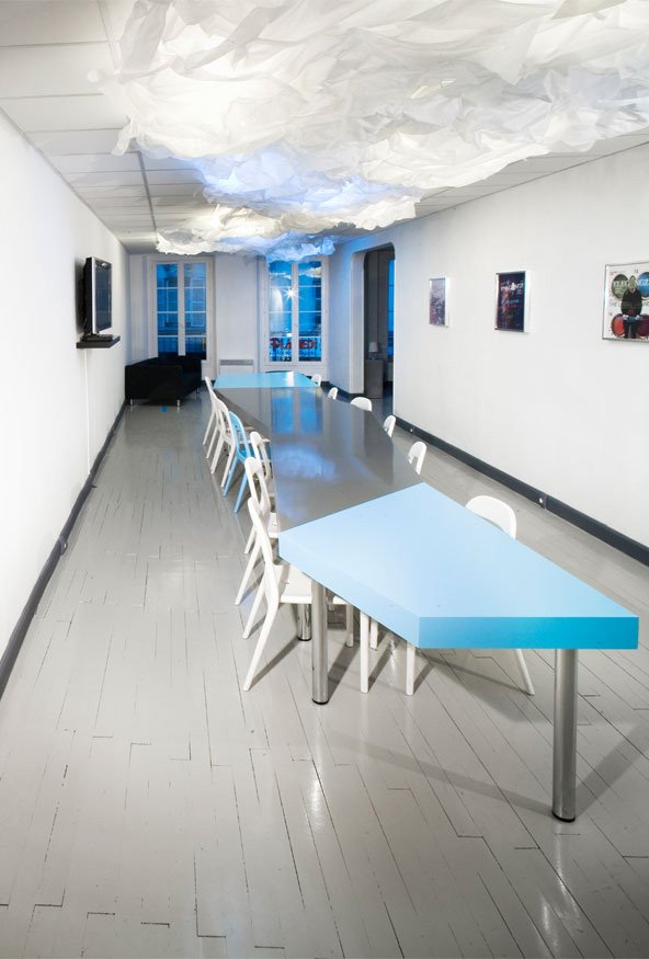 Diseño de una oficina en azul y gris