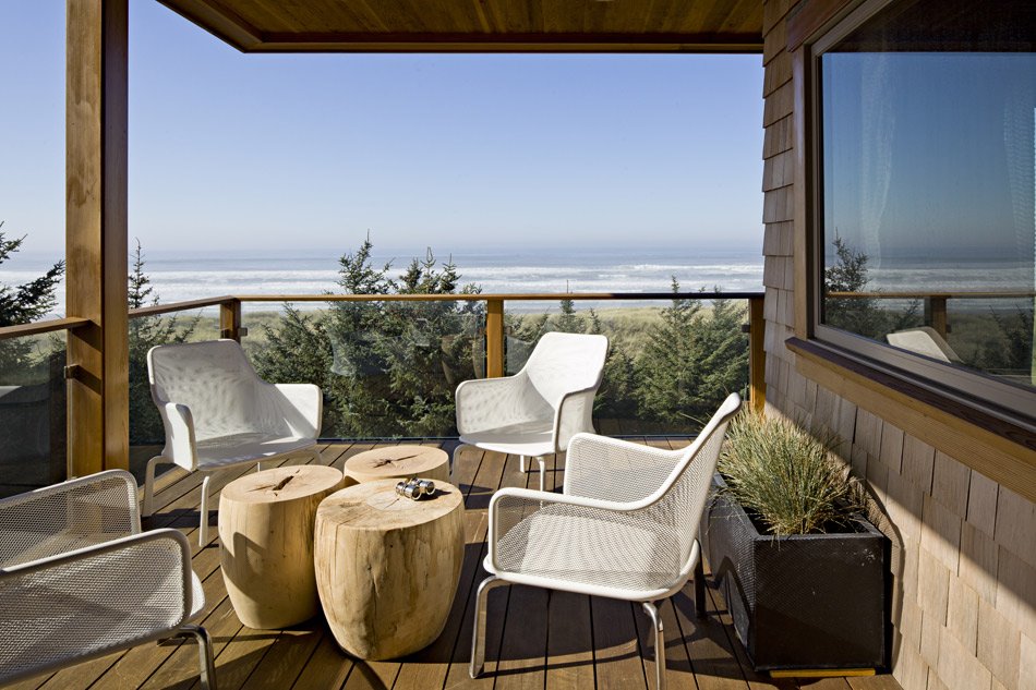 Proyecto de interiorismo en una casa de tres plantas en la playa