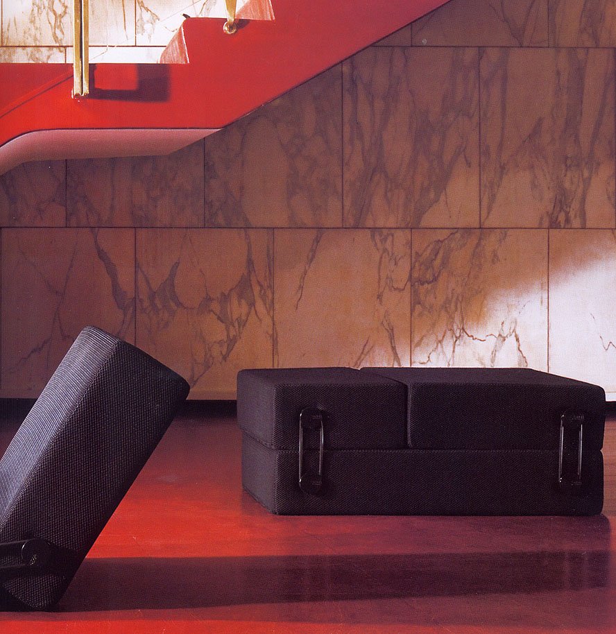 Sofás y pufs modulares de Kartell diseñados por Piero Lissoni